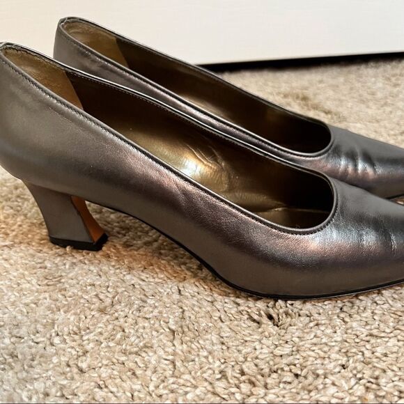 Yves St Laurent Pointed Toe Heel, Made in Italy Size 8.Great pre-loved condition - Picture 5 of 8